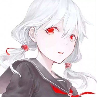 电流瞬间击穿全身！女子边充电边玩手机遭电击多处受伤